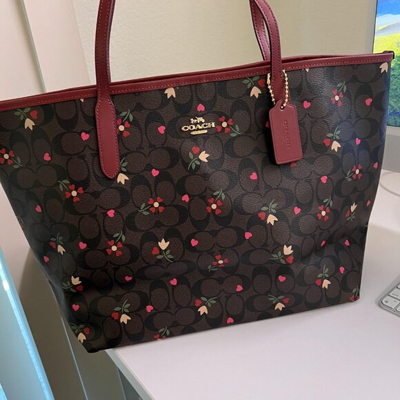 coach City Tote In Signature Canvas With Heart Petal Print c7616 - Picture 7 of 9